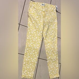 BRAND NEW Old Navy The Pixie Pants Size 0 in Yellow and White